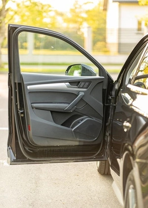 Audi Q5 cena 145000 przebieg: 61000, rok produkcji 2019 z Żuromin małe 211